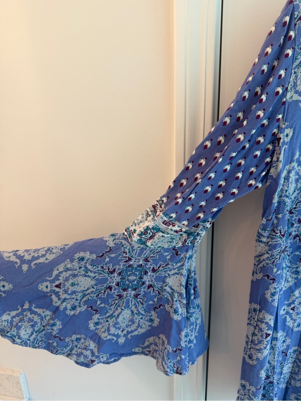Free People Magic Mystery Bohemian Bell Sleeve Tie-Neck Rayon Tunic Size Small - Picture 8 of 10